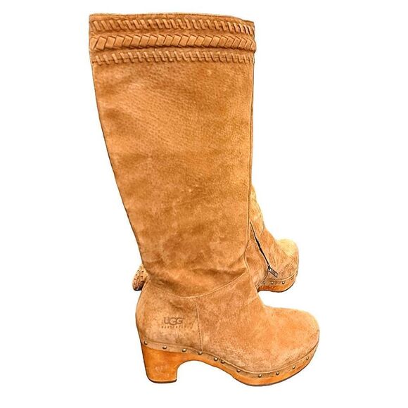 UGG    - Picture 1 of 11